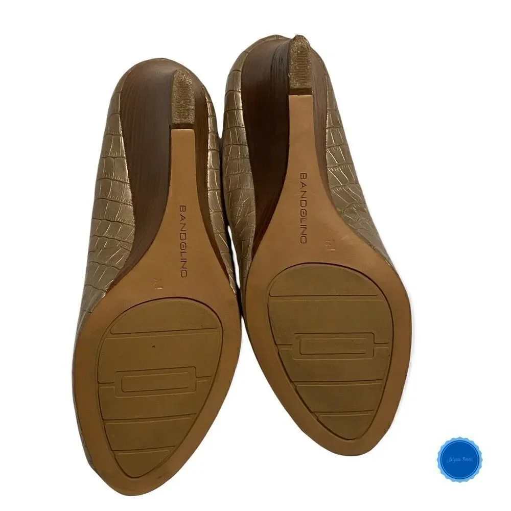 Bandolino wood wedges